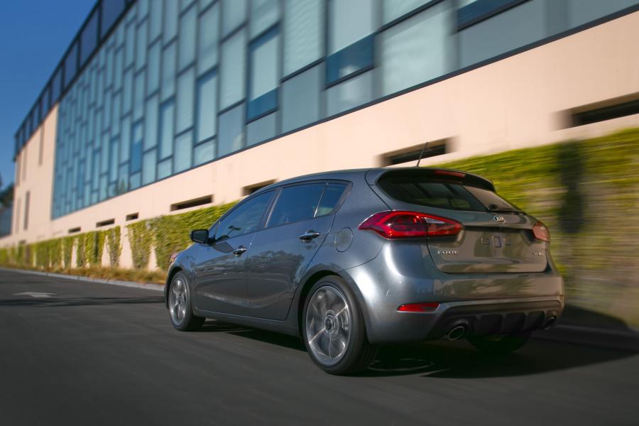  Kia Forte 2013 года  (фото 49 из 62)